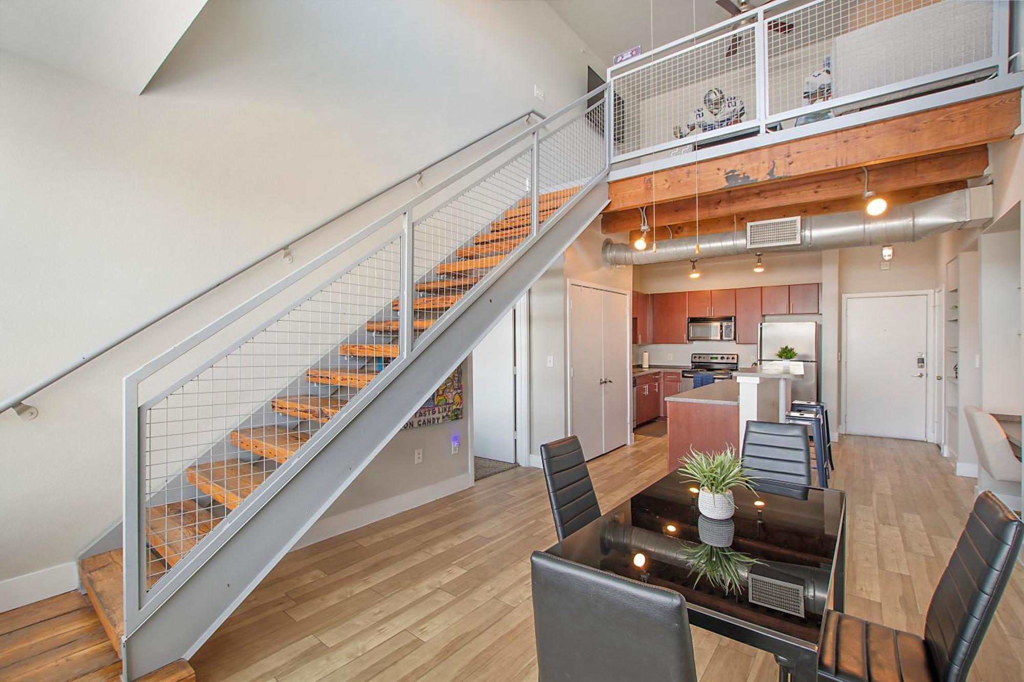 Cowboy Live, Laugh, & Loft Fort Worth 2 Bedroom Loft Downtown Exterior photo